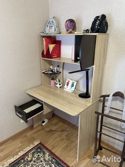 Письменный стол школьный