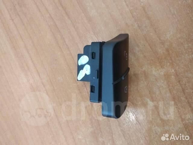 Кнопка центрального замка VW Passat (B6) 2005-2010