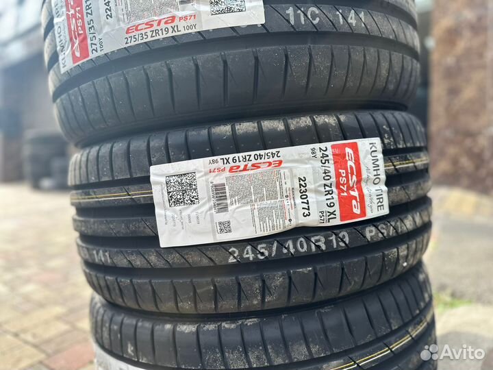 Kumho Ecsta PS71 245/40 R19 и 275/35 R19 100Y