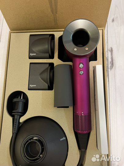 Фен Dyson Supersonic HD01 (фуксия/яркий никель)