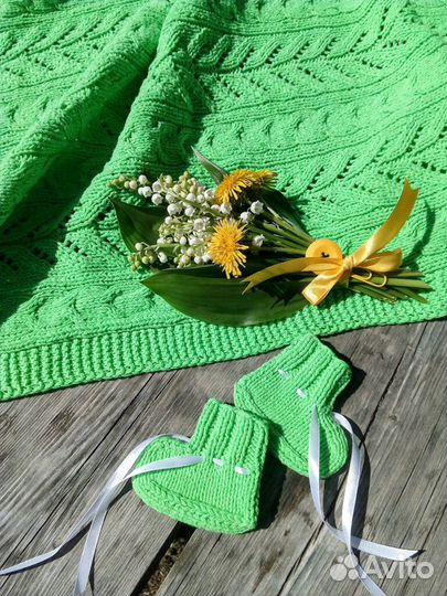 Плед и пинетки для новорожденного ручной работы