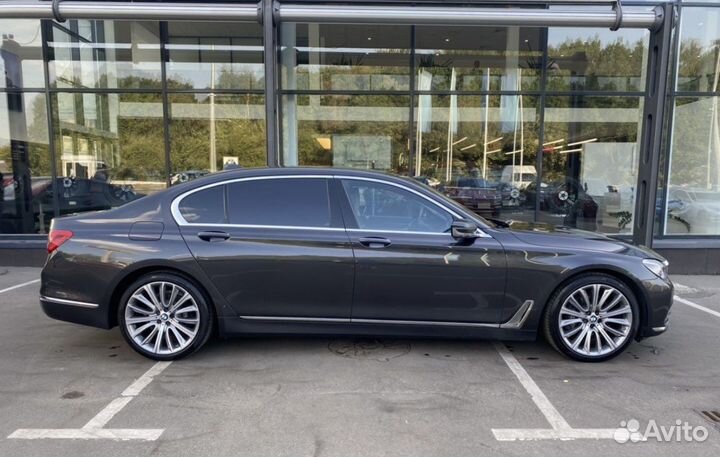 В разборе BMW 7 серия G11/G12