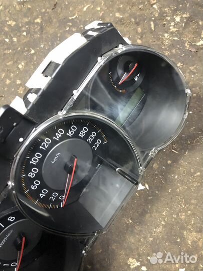 Щиток приборов Nissan Tiida 1