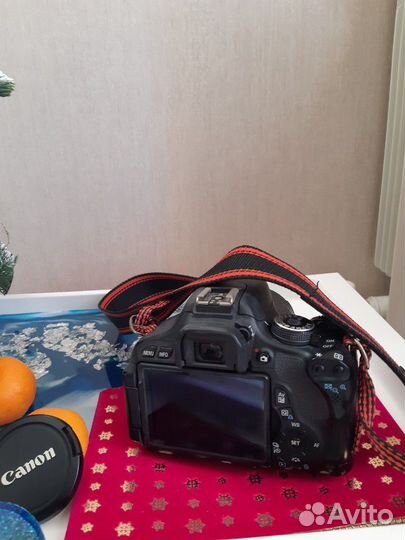 Зеркальный фотоаппарат Canon EOS600D