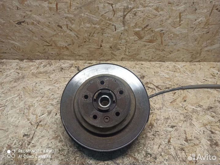 Кулак задний левый Volkswagen Touareg