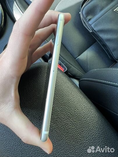 Телефон iPhone SE 2020