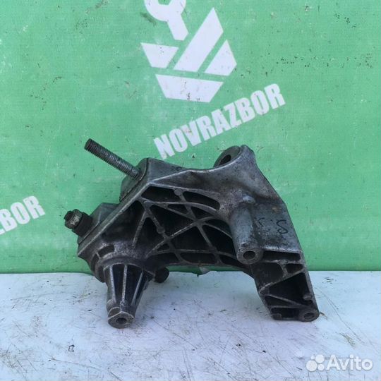 Кронштейн двигателя правый Сеат Толедо 2