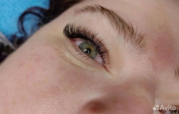 Наращивание ресниц, оформление бровей