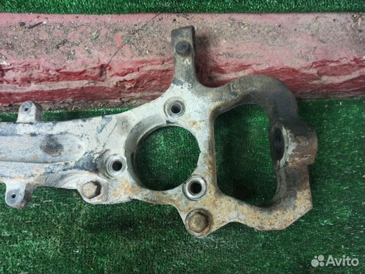 Кулак поворотный передний правый Cadillac Srx FEE