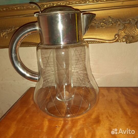 Старинный кувшин для напитков со льдом