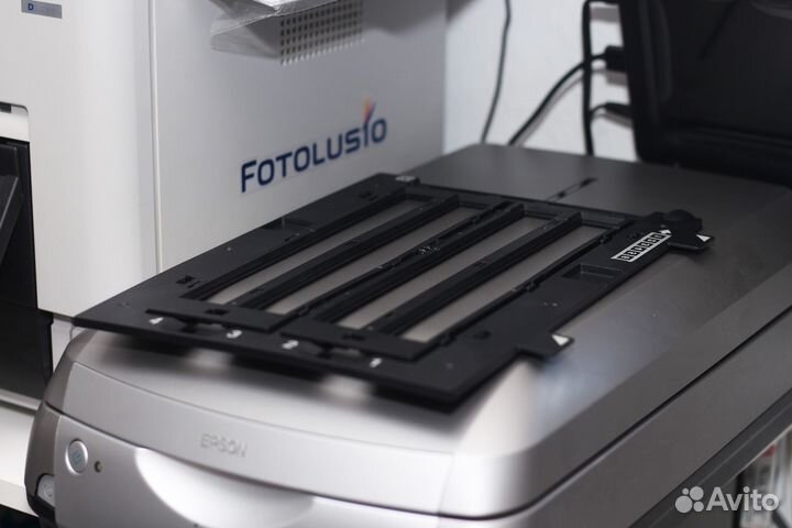 Проф Сканер плёнок и слайдов Epson 4990