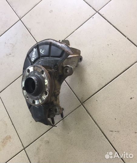 Кулак поворотный правый VW Touran