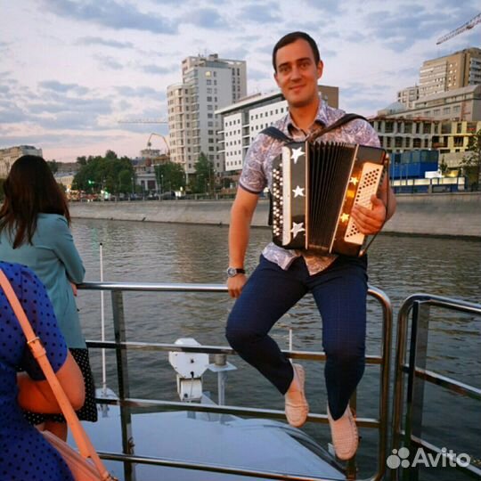 Поющий баянист на праздник, Юбилей, День рождения