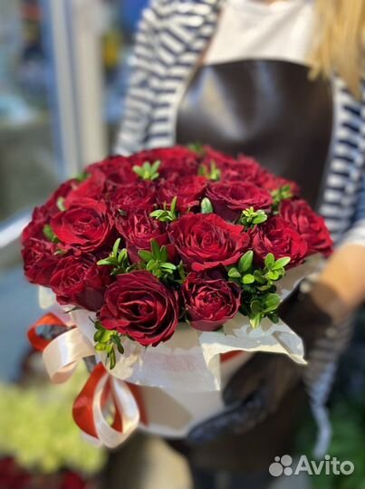 Коробка с розами, цветы в шляпной коробке