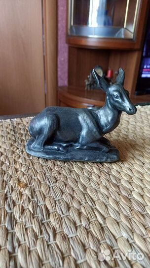 Олень литьё статуэтка
