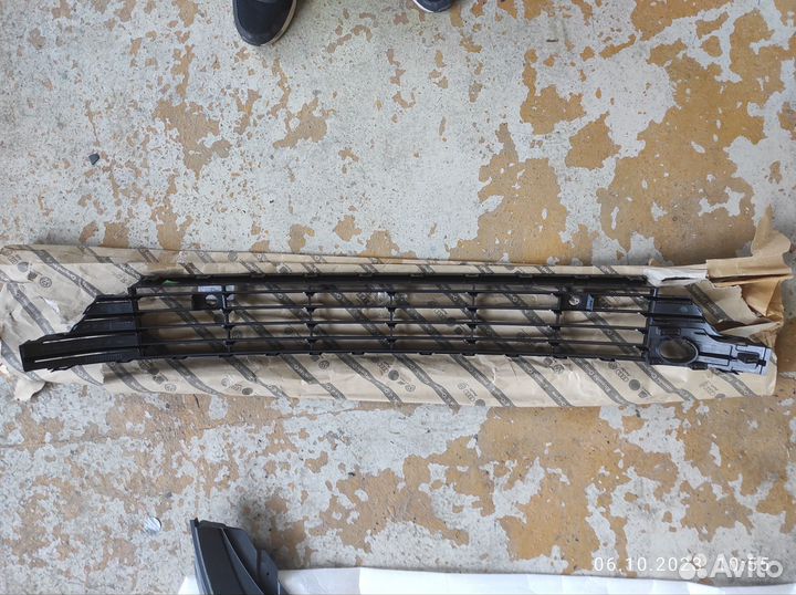 Решётка радиатора 3C8853671F 041