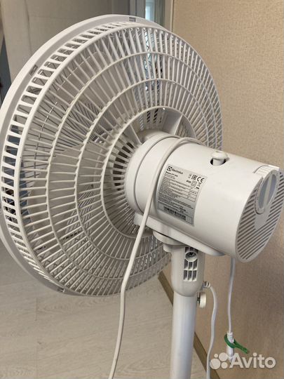 Вентилятор напольный Electrolux EFF-1005