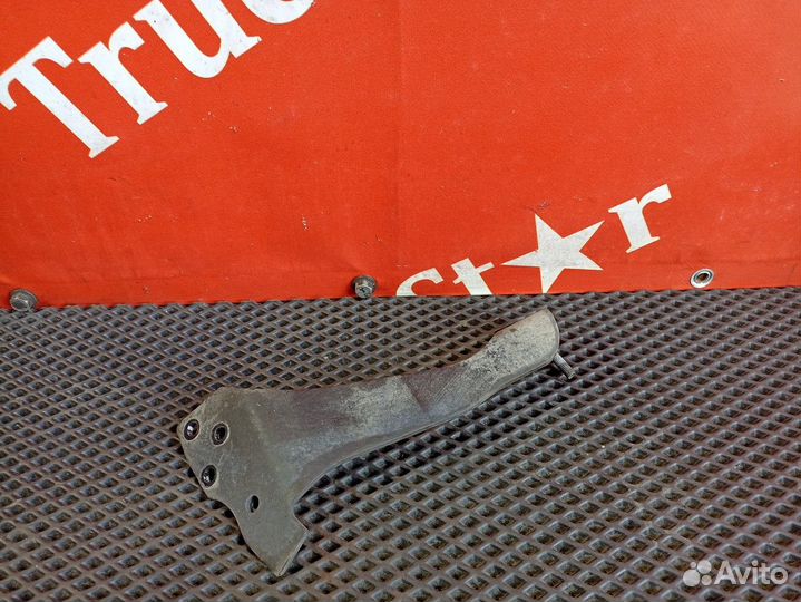 Кронштейн патрубка интеркулера Volvo FH