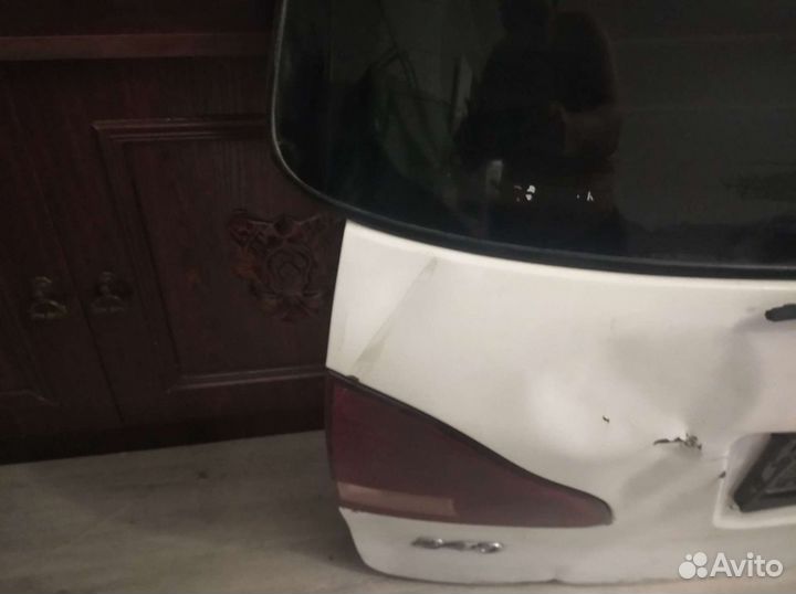 Продам заднюю дверь багажника