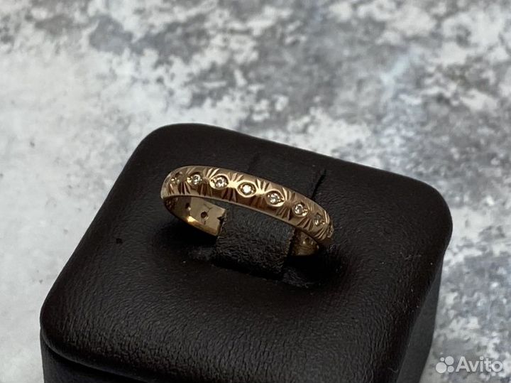 Золотое кольцо 585 пробы массой 1,62 грамма с брил