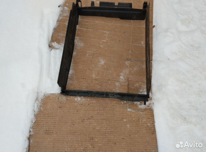 Дефлектор радиатора Renault Logan 2