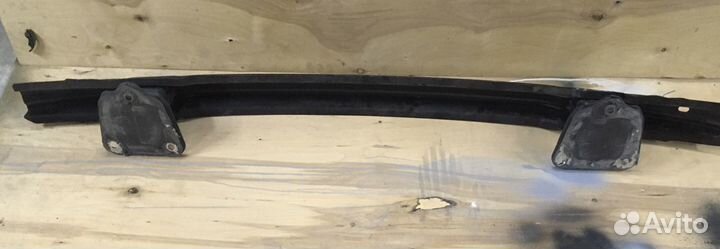 Усилитель бампера на BMW E90