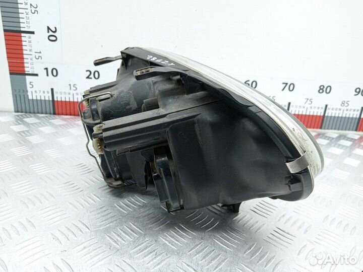 Фара передняя для Volkswagen Golf 4