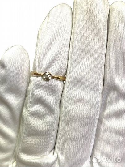 Золотое кольцо с камнем 16р
