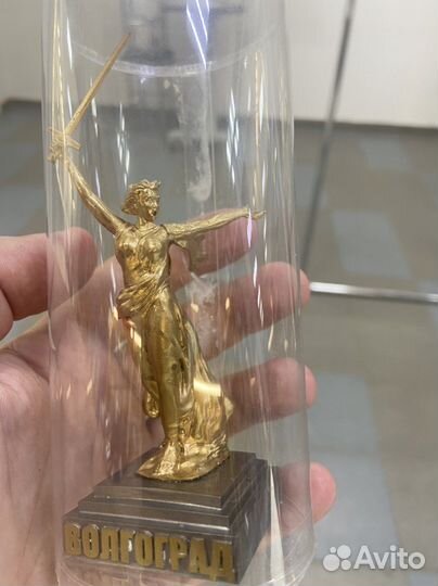 Родина мать желтая