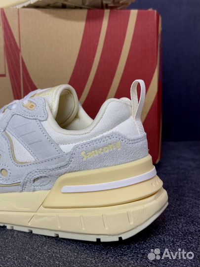 Кроссовки Saucony женские серые