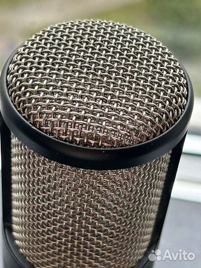 Студийный микрофон AKG P420