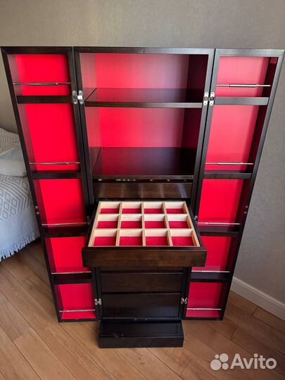 Итальянский шкаф для украшений selva