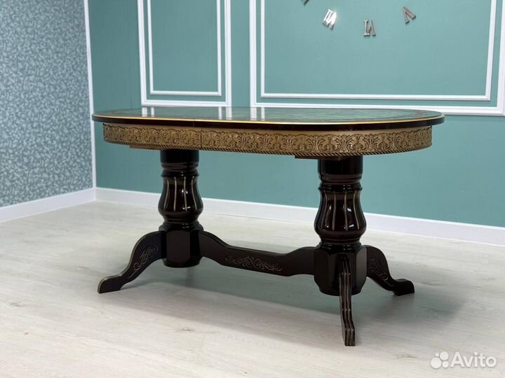 Стол и стулья