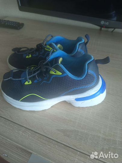 Кроссовки детские
