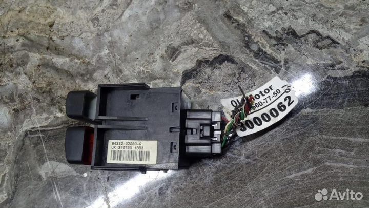 Кнопка аварийной сигнализации Toyota Corolla E12