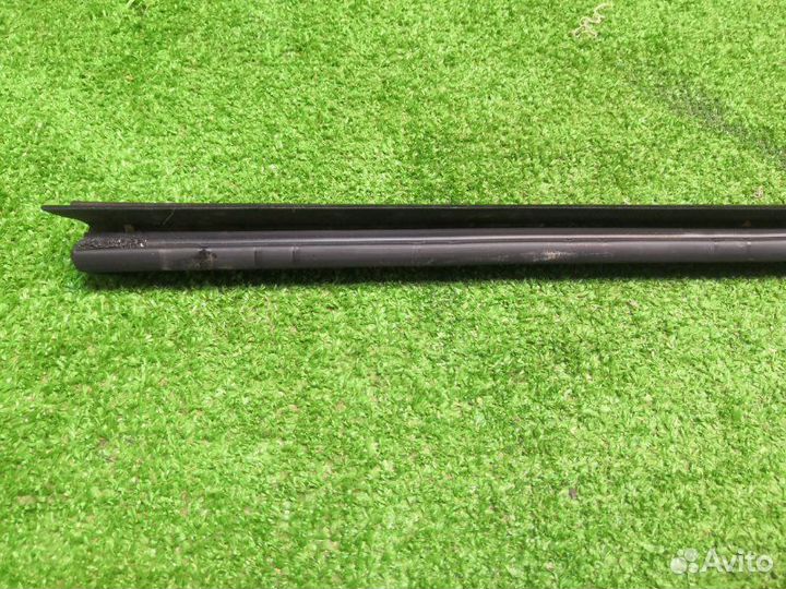 Уплотнитель стекла двери передний левый Hyundai