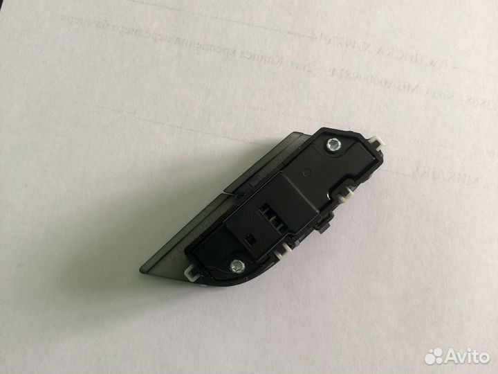 Кнопка центрального замка правая Мерседес 164, 251