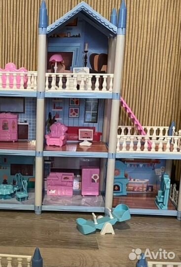 Кукольный домик с мебелью