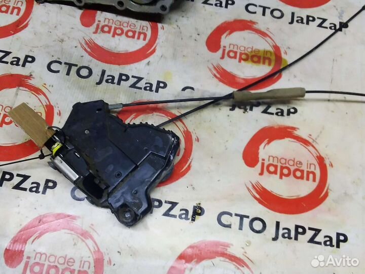 Замок двери передний левый Toyota Tundra