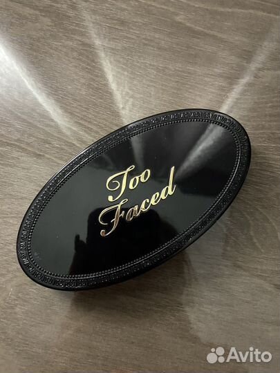 Too faced хайлайтер