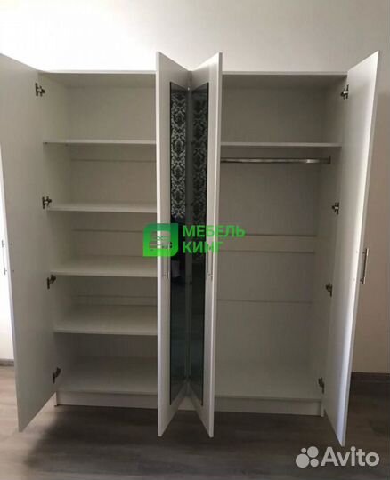 Шкаф с зеркалом