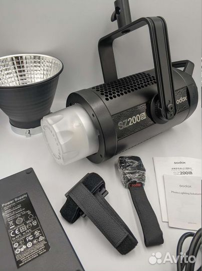 Godox SZ200Bi (Bi-Color) осветитель