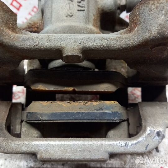 Суппорт тормозной задний левый Volkswagen Touran