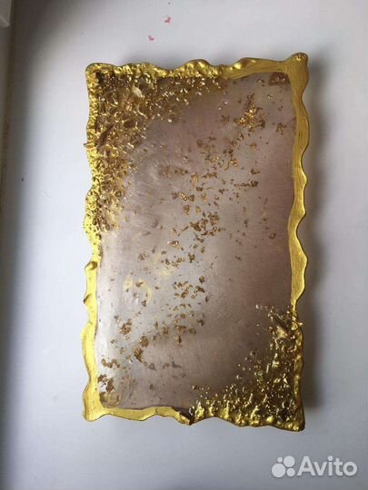 Поднос на ножках