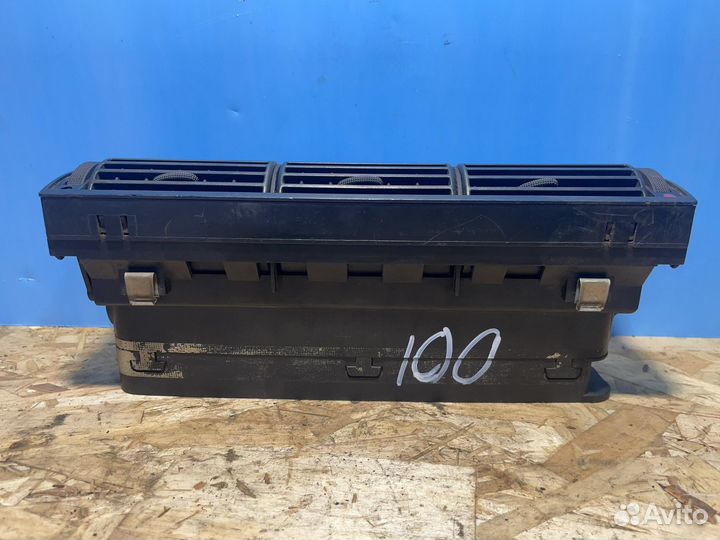 Дефлектор воздуховода центральный audi 100c4