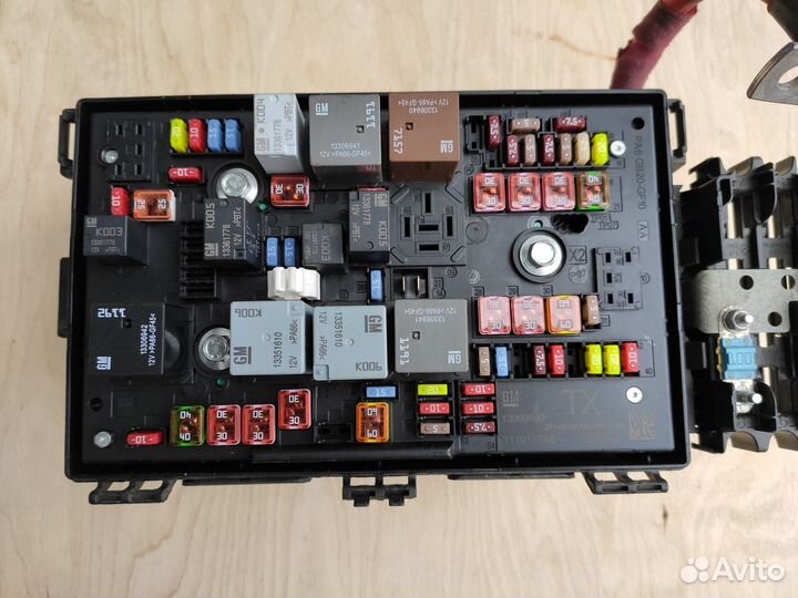 Блок предохранителей 13368640 TX Opel Astra J