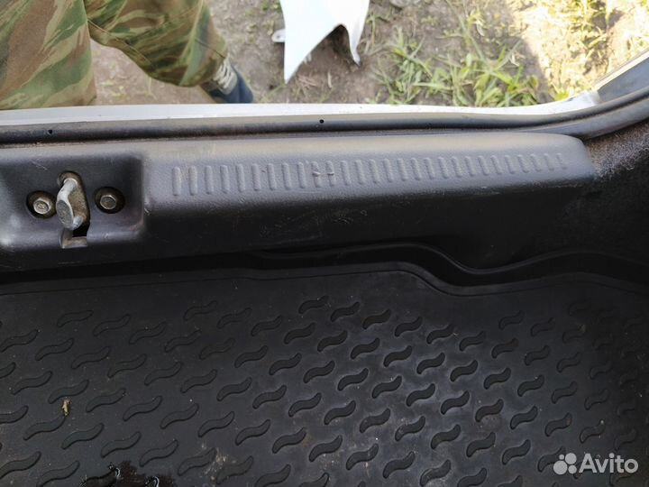 Обшивка багажника Mitsubishi Lancer 9