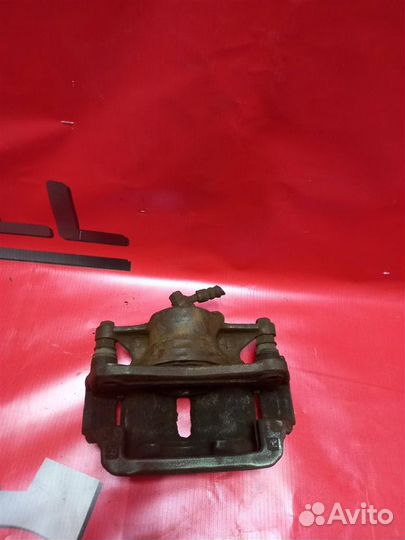 Суппорт передний правый toyota corolla AE111