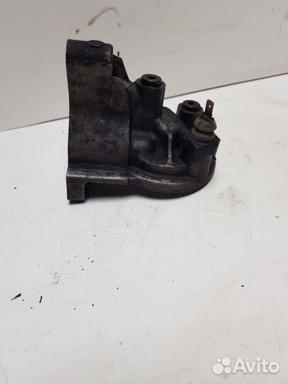 Кронштейн масляного фильтра VW Passat B3