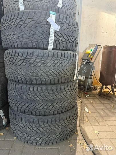 Nokian Tyres Hakkapeliitta R3 SUV 285/40 R22